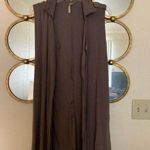 Sleeveless trench